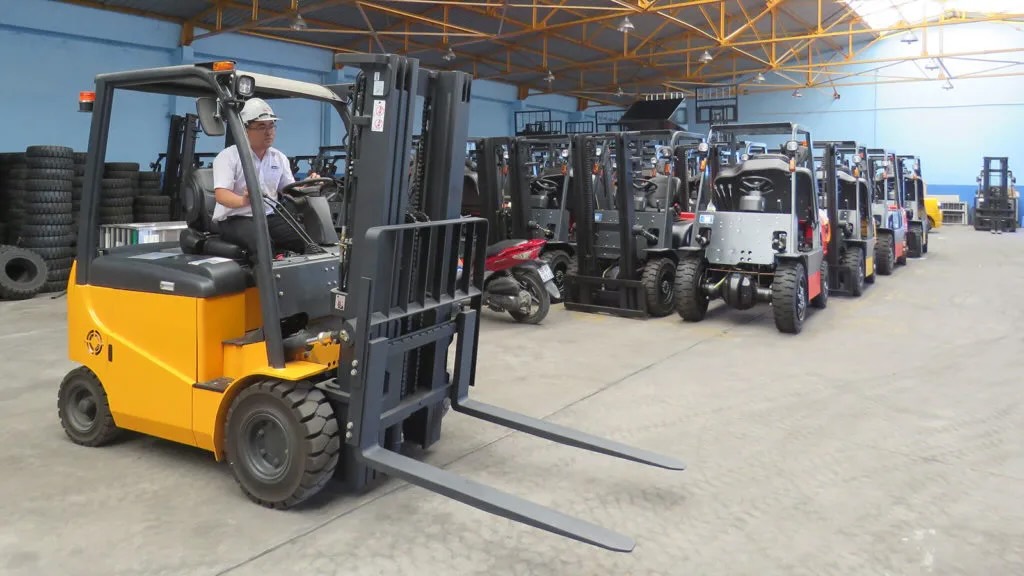 Dịch vụ cho thuê xe nâng linh hoạt, giúp doanh nghiệp tối ưu chi phí nâng hạ hàng hóa.