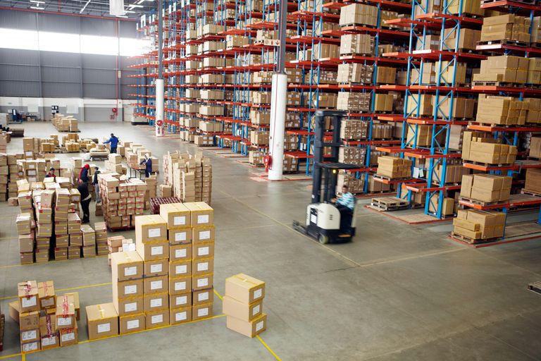 Đóng gói, phân loại và chuẩn bị hàng hóa