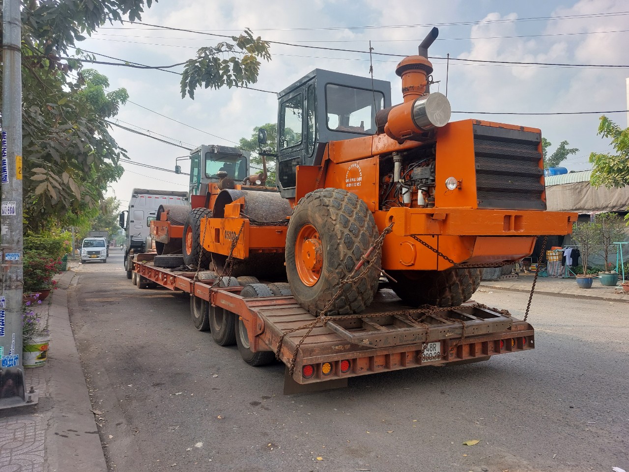 Phương tiện vận chuyển máy móc quá khổ