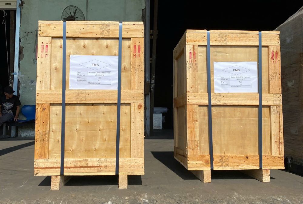 Thành Tiên Logistics kết hợp dịch vụ đóng kiện pallet, nâng hạ và vận chuyển hàng hóa trọn gói.